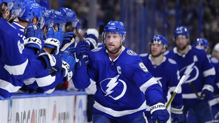 Breaking news: Red wings reportedly announced the signing of Steven Stamkos and John Gibson.