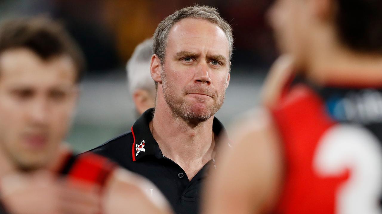 What a clear and troubling news for Essendon Bombers head coach…..