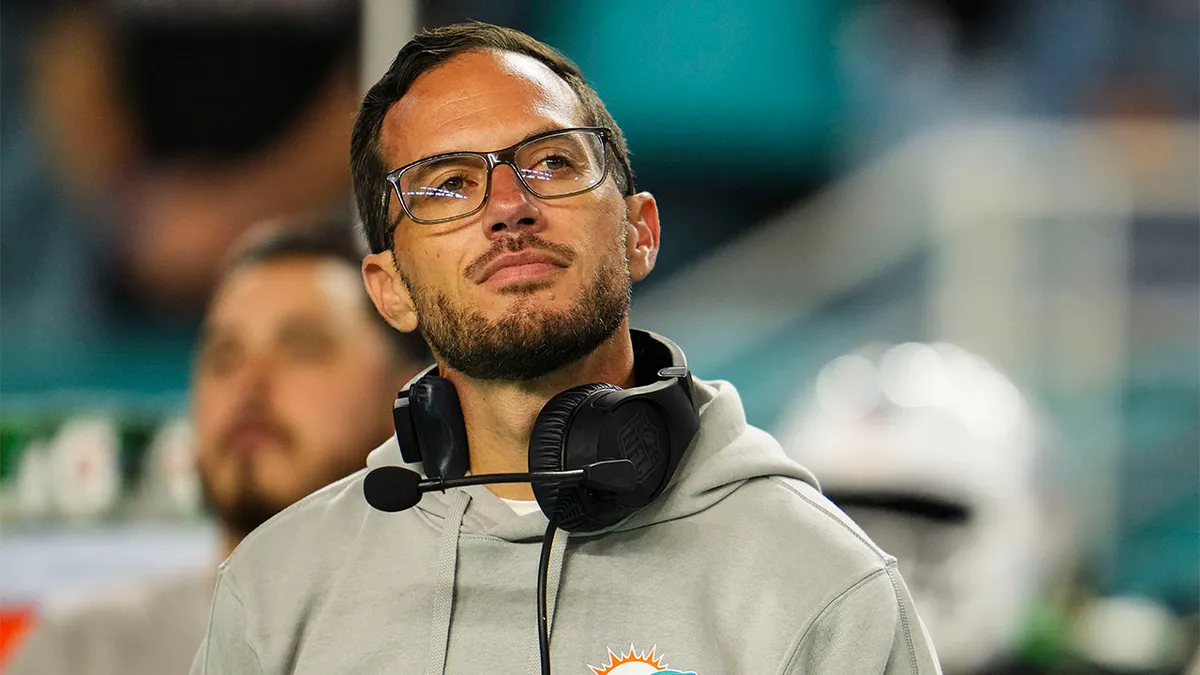 Heartbreaking News: Miami Dolphins head coach Mike McDaniel just passed away to…