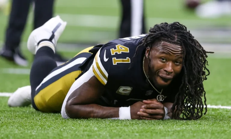 Saints’ Alvin Kamara Agrees to 3-Year, $24.5 Million Extension, Staying in New Orleans Through 2027 Season..