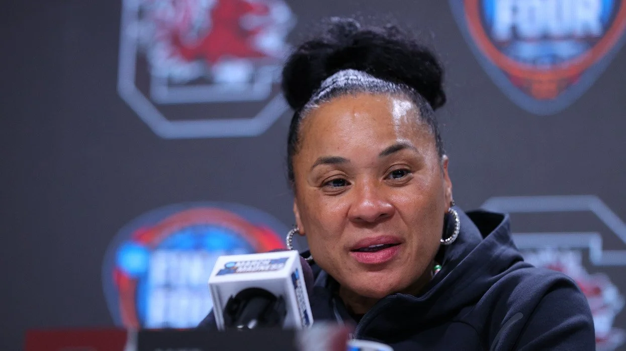 BREAKING NEWS: South Carolina Head Coach Dawn Staley Sends Shockwaves Through NCAA Southeastern Conference, Sparking Major Debate Over the Future of…