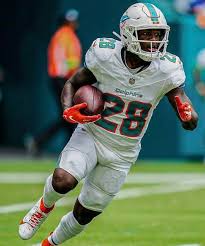 Miami dolphin RB De’Von Achane Stuns College Football World, Rejects Jaw-Dropping $4.5 Million NIL Offer from winnipeg blue bomber chatter to Remain with the dolphins : ‘I Have No Plans Beyond Being a dolphin